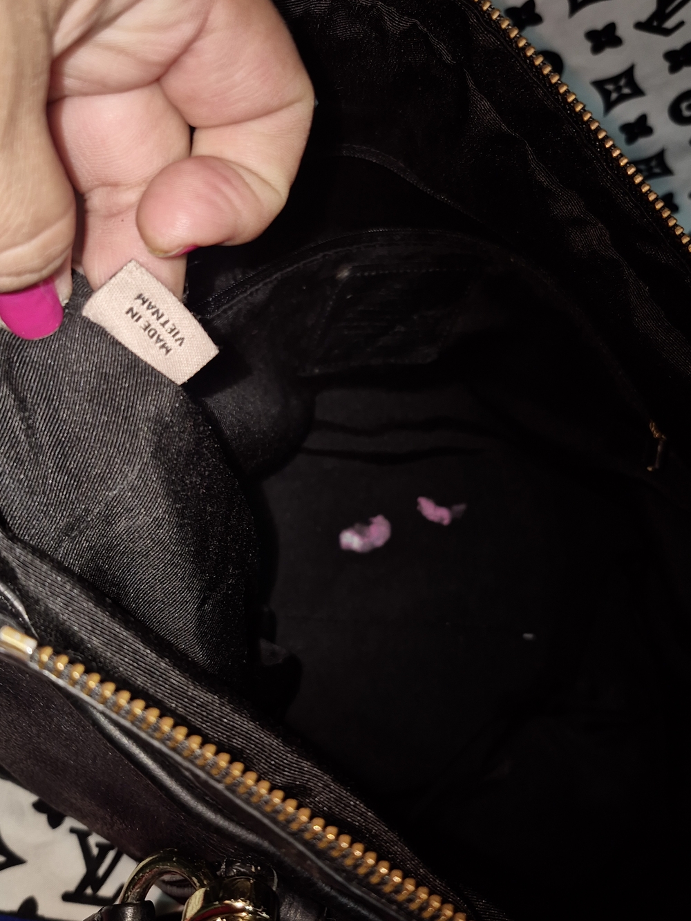 Y2K Coach Black Leather Shoulder Tote with Gold Hardware - Picture 9 of 11